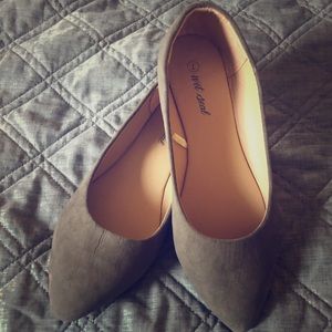 Gray pointed toe flats